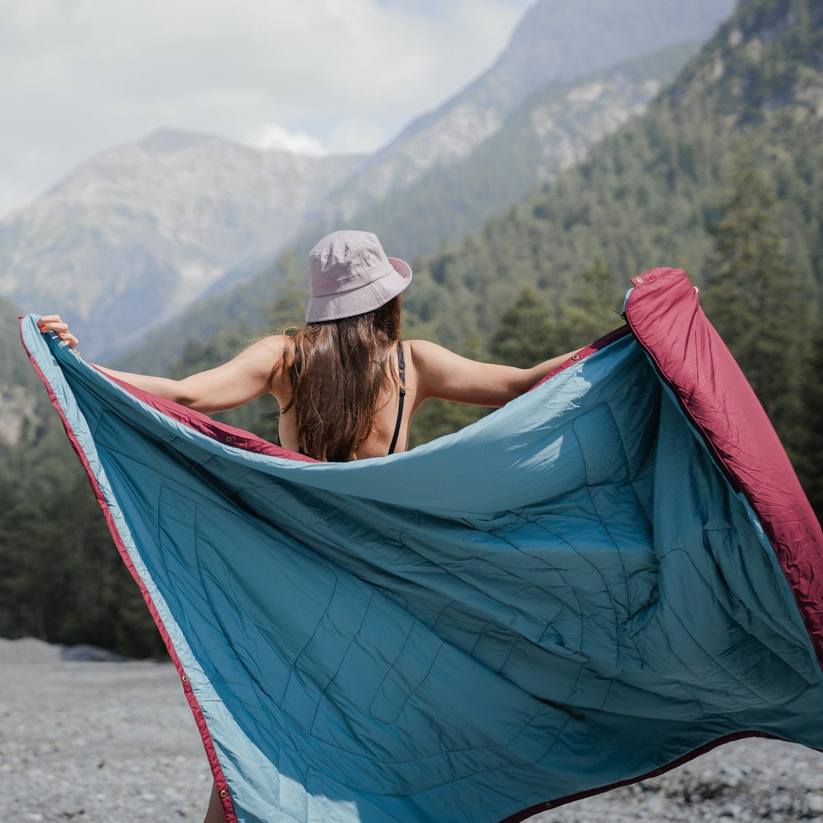 VOITED Recycled Ripstop Outdoor Camping Blanket - Cardinal / Arctic Blankets VOITED