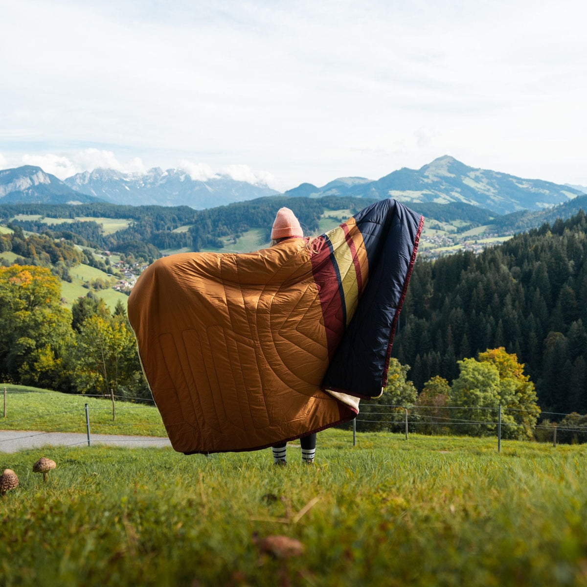 VOITED CloudTouch® Indoor/Outdoor Camping Blanket - Santander Blankets VOITED
