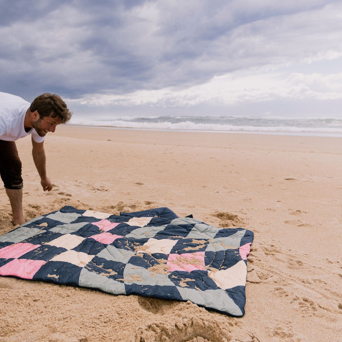VOITED Recycled Ripstop Travel Blanket - Wavecheck/Graphite Blankets VOITED
