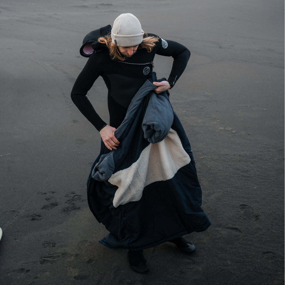 VOITED 2nd Edition Outdoor Changing Robe & Drycoat for Surfing, Camping, Vanlife & Wild Swimming - Ocean Navy Changewear VOITED