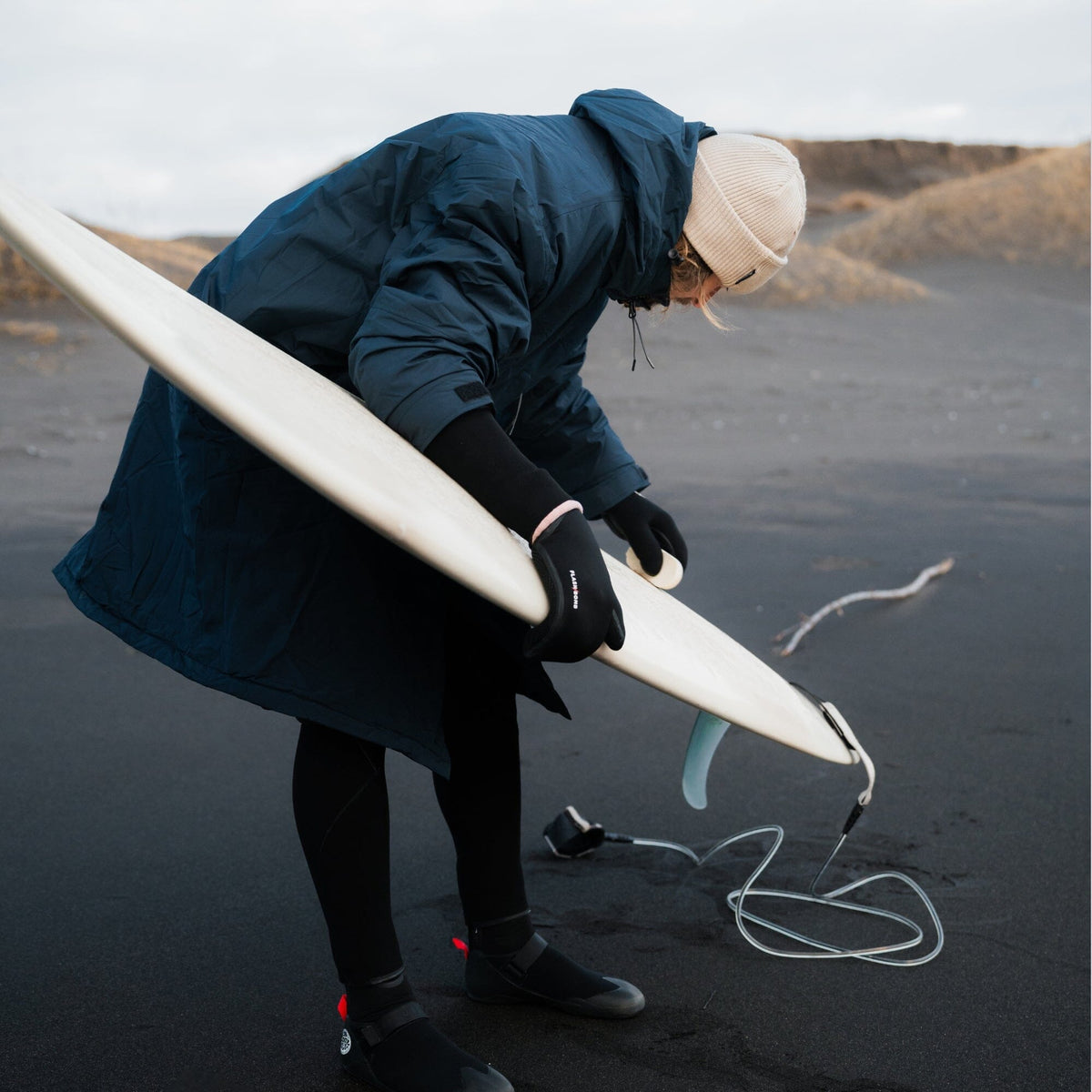 VOITED 2nd Edition Outdoor Changing Robe & Drycoat for Surfing, Camping, Vanlife & Wild Swimming - Ocean Navy Changewear VOITED