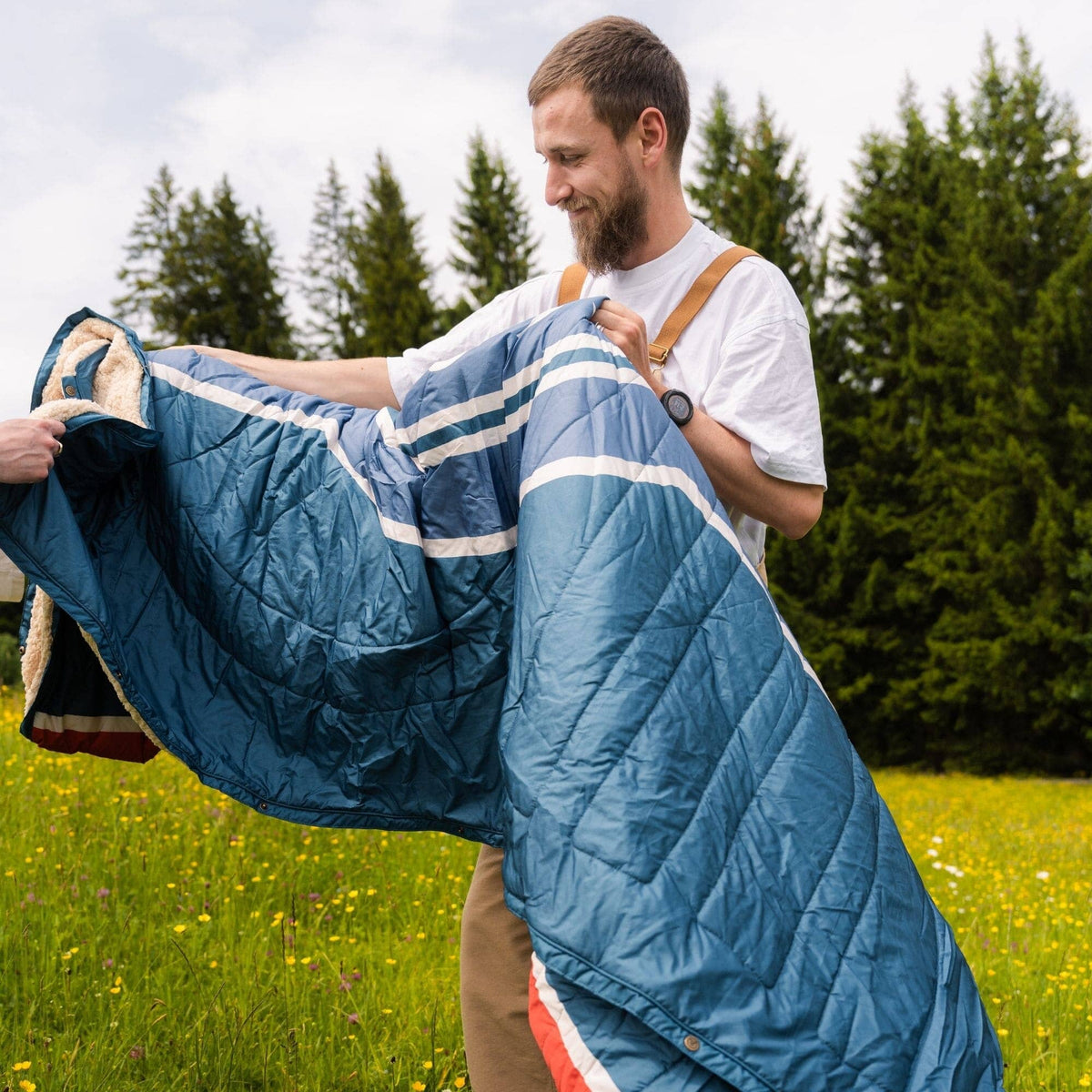 VOITED Queen CloudTouch® Indoor/Outdoor Camping Blanket - Camp Vibes Two Blankets VOITED