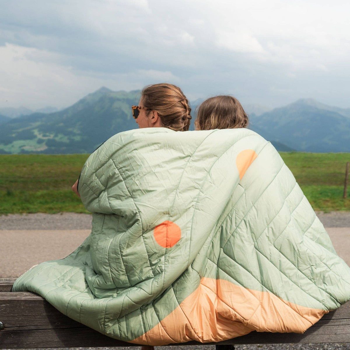 VOITED Queen CloudTouch® Indoor/Outdoor Camping Blanket - Jasper Blankets VOITED