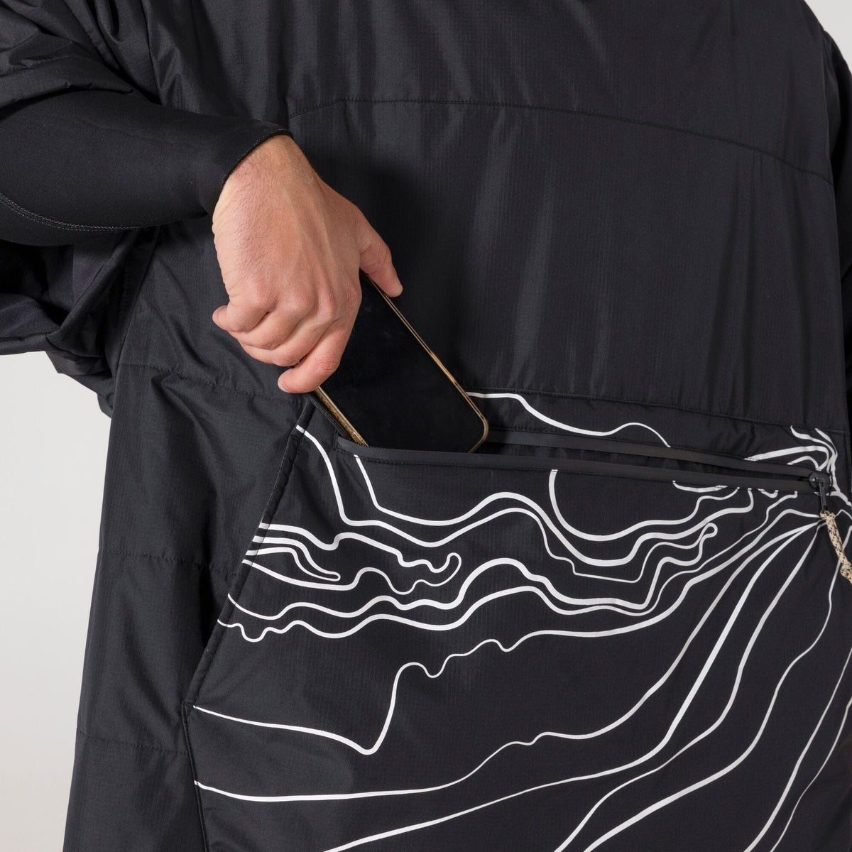 VOITED Outdoor Poncho for Surfing, Camping, Vanlife, Sailing & Wild Swimming -Apex Black Changewear VOITED 