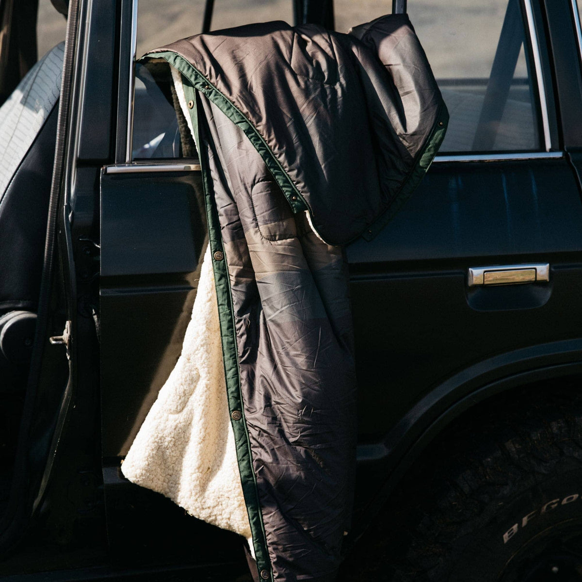 VOITED CloudTouch® Indoor/Outdoor Camping Blanket - Oceantresure Camo Blankets VOITED 