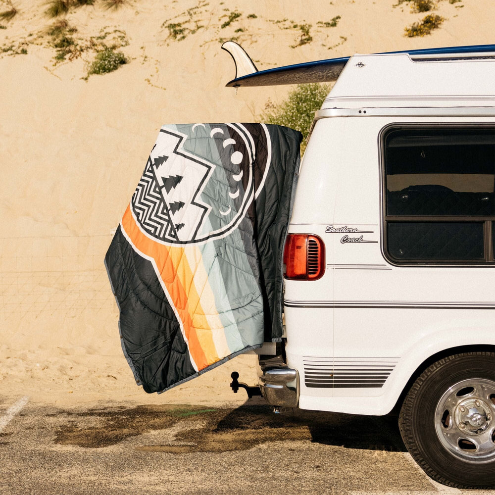 VOITED Fleece Outdoor Camping Blanket - Camp Vibes / Greengabel