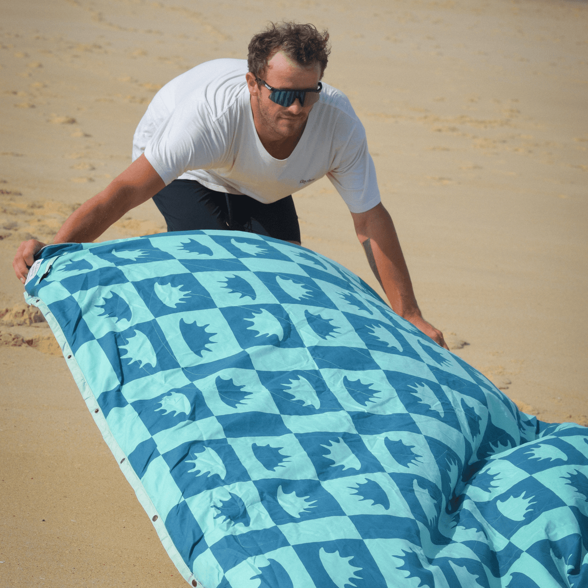 VOITED Compact Picnic & Beach Blanket - Cameo Blankets VOITED 