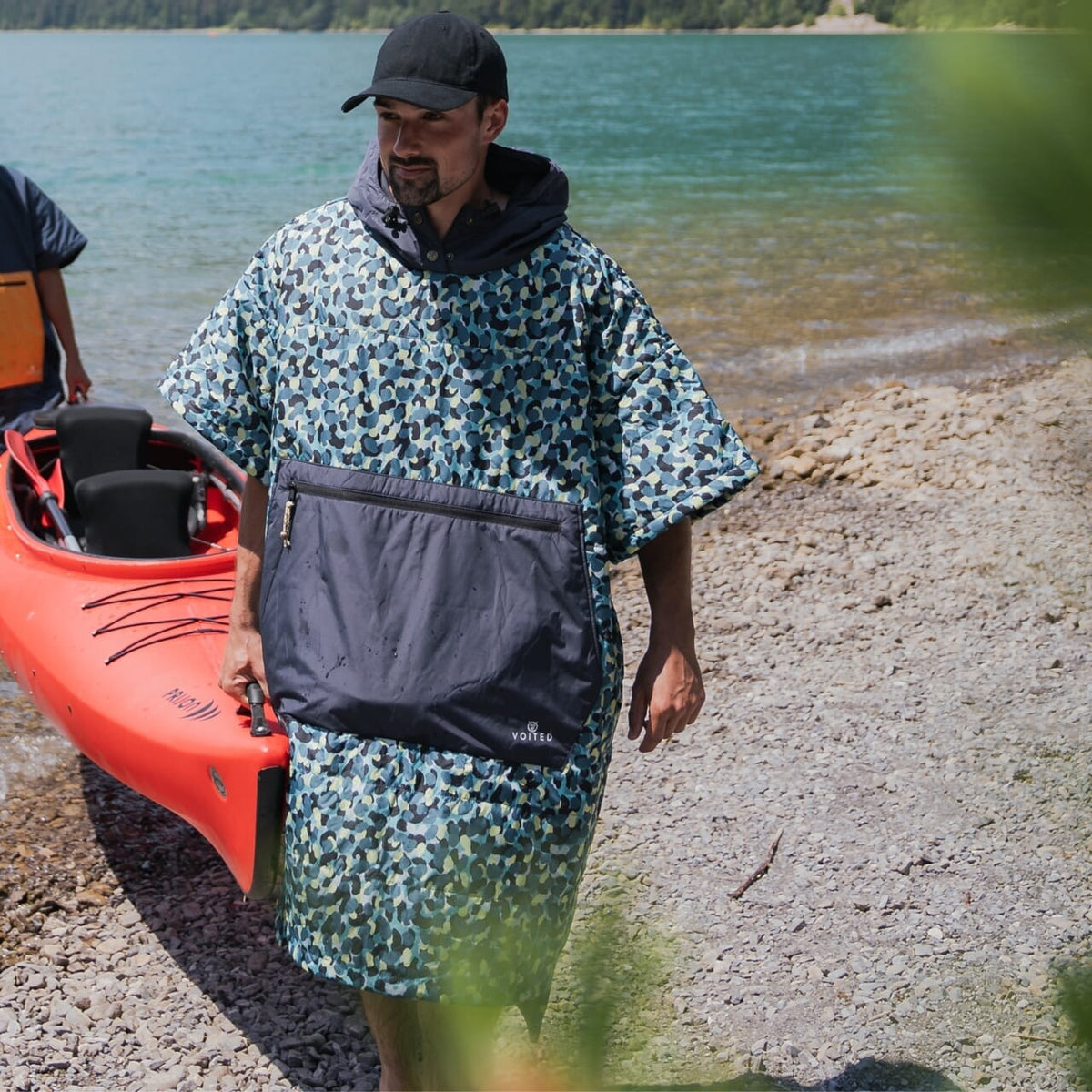 VOITED 2nd Edition Outdoor Poncho for Surfing, Camping, Vanlife & Wild Swimming - An Tracks Changewear VOITED 